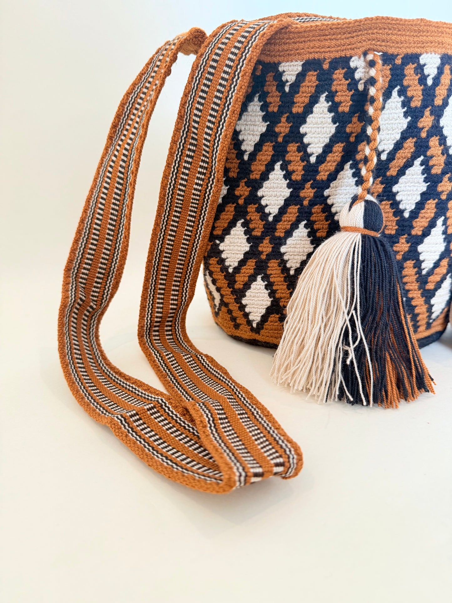 Café Medium Crossbody Bag