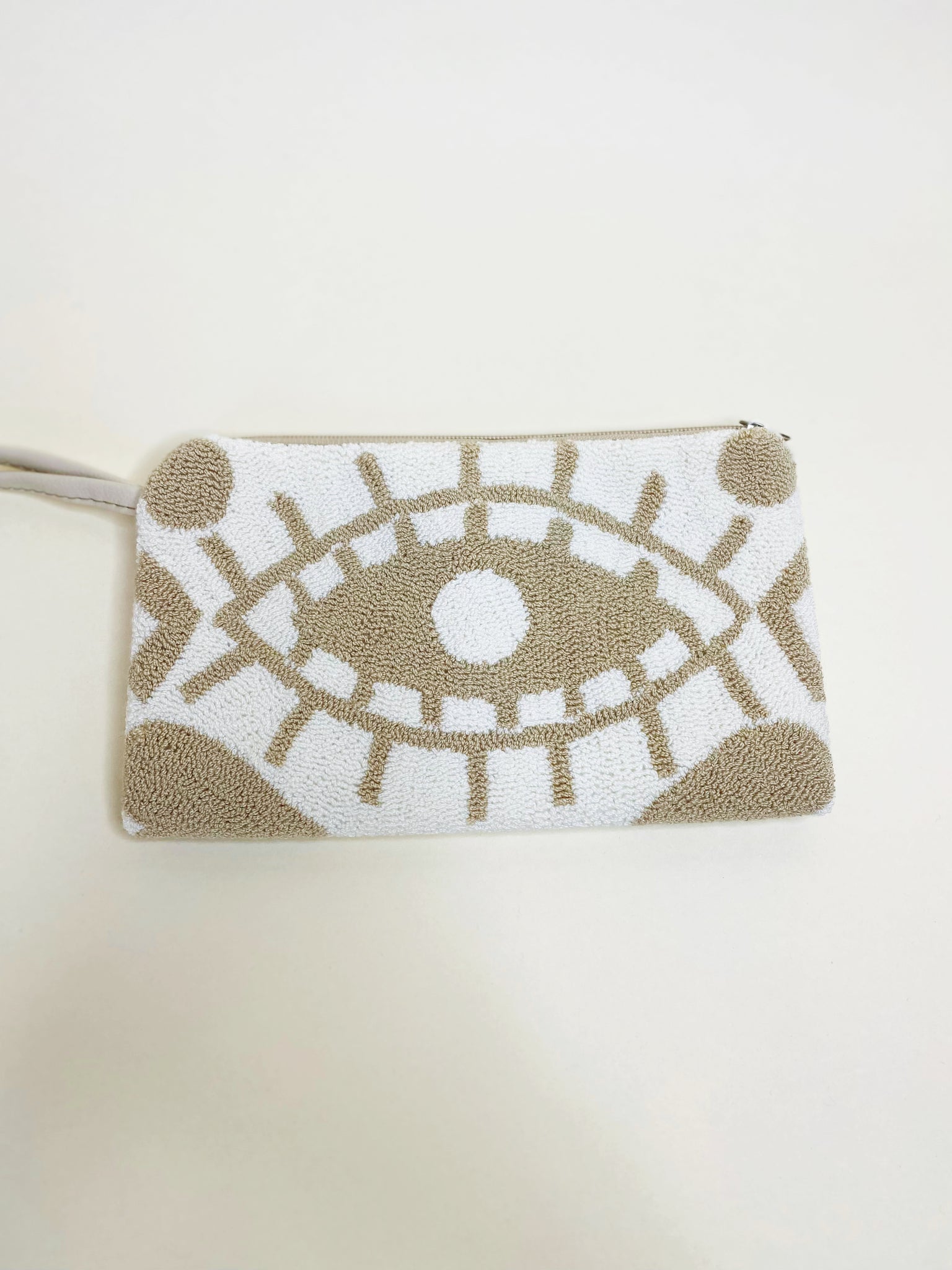 Ojo Clutch XVI